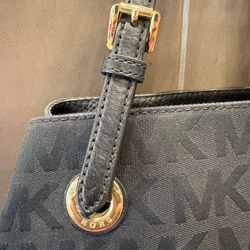 Michael Kors Jet Set Grab Bag Black on Black Logo - Picture 2 of 16